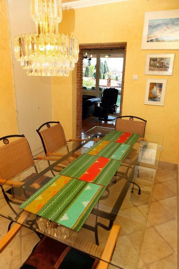 70 négyzetméteres, 2 hálószobás Apartman 1 fürdőszobával Portoroz területén Kültér fotó